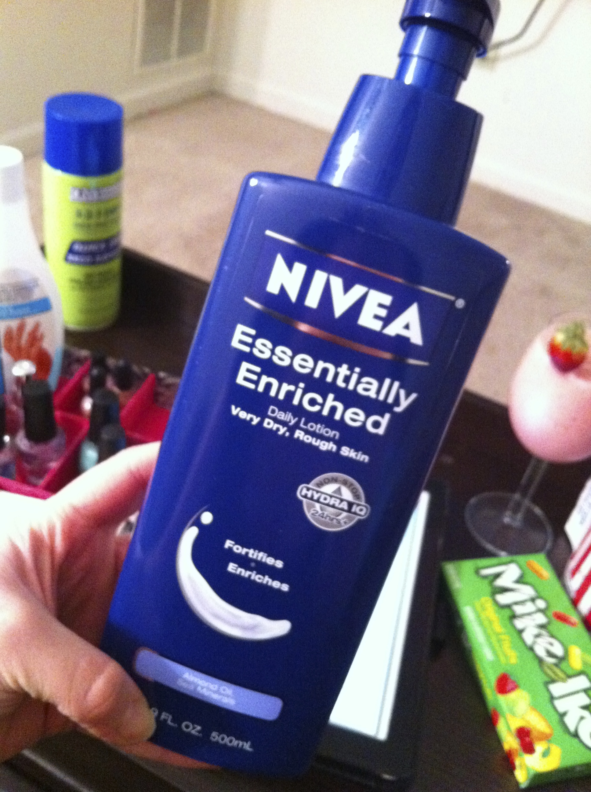 NIVEA Essentially Enriched Lotion